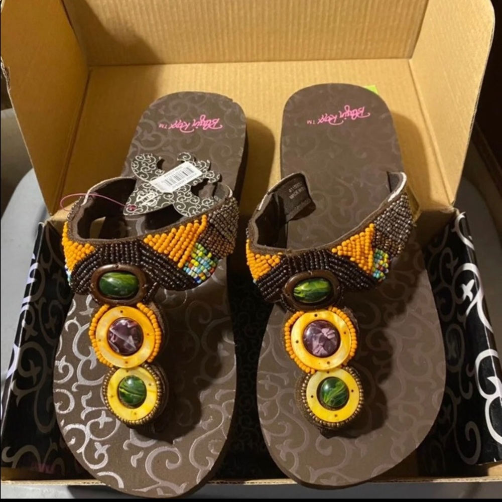 Blazing Roxx Flip Flops Size 7 NWT